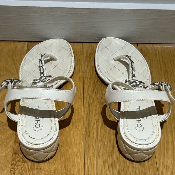Chanel Lambskin Chain CC Logo Thong Sandals 38 White - Picture 10 of 14